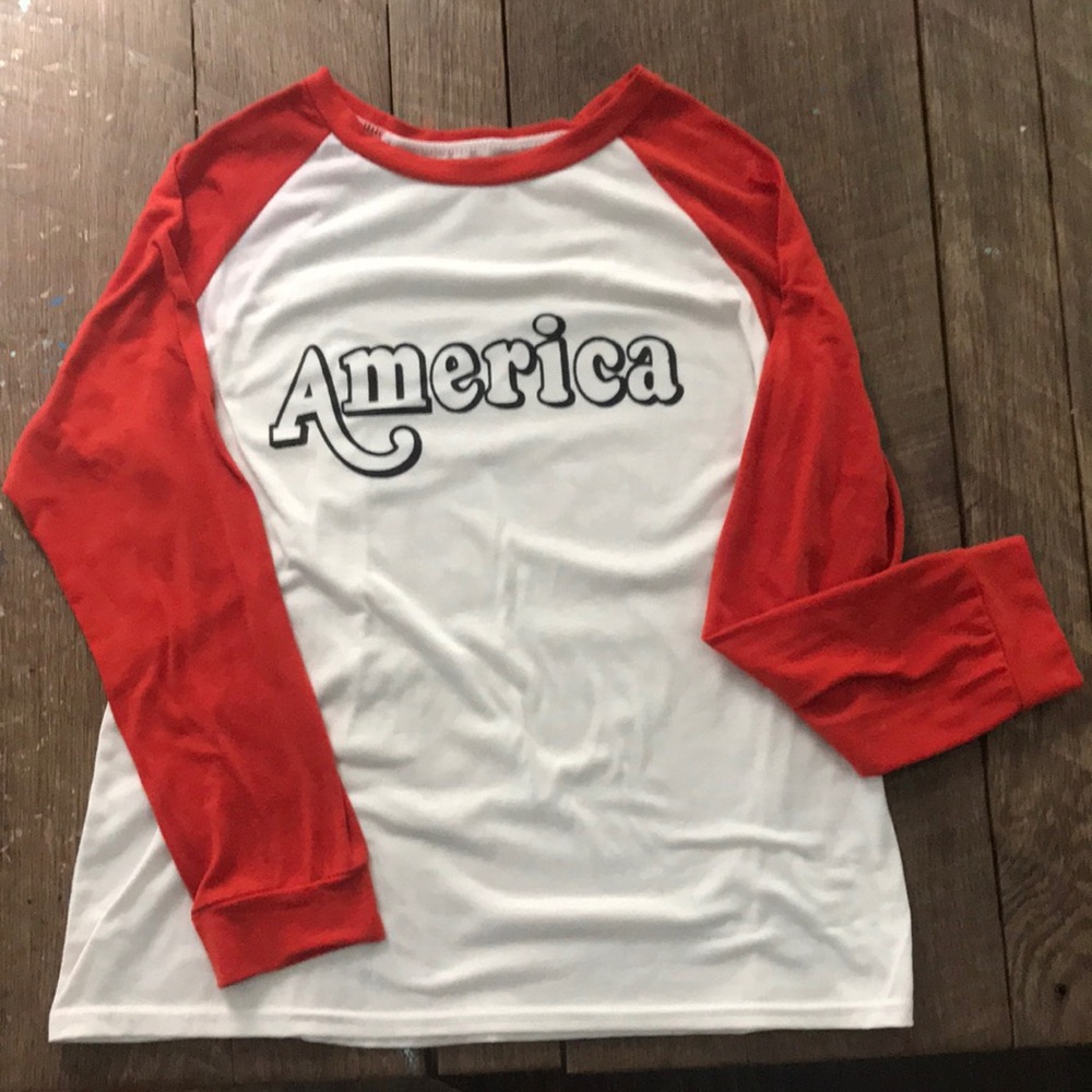 So so vintage “America” baseball shirt read whit and text navy blue
